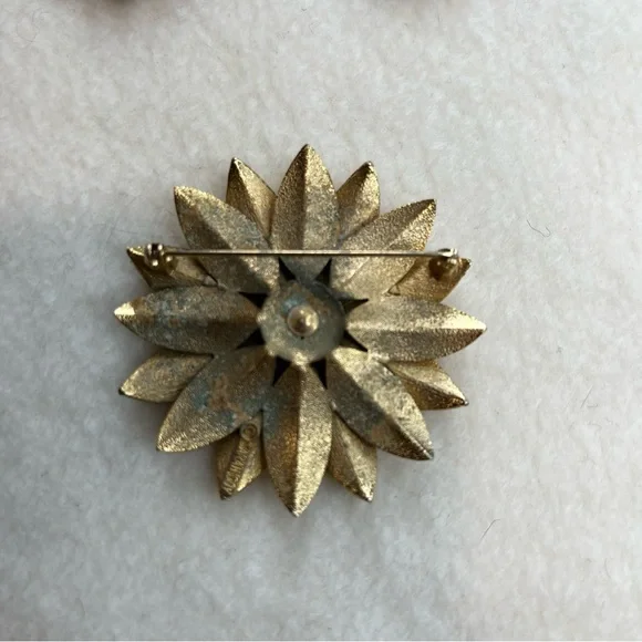 Sarah Coventry "Satin Petals" Signed Gold Tone Brooch & Matching Earrings -1964 - Picture 8 of 13